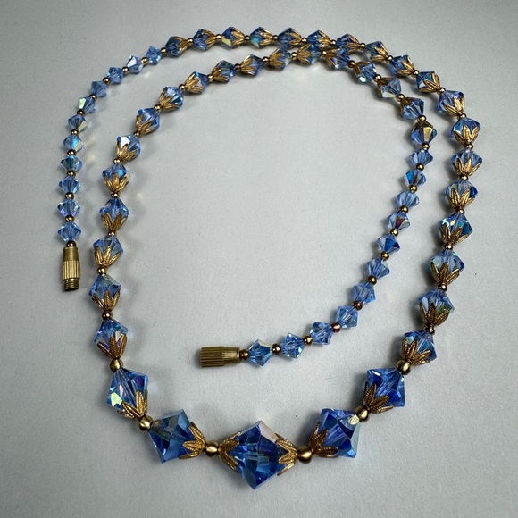 Vintage blue aurora borealis crystal bead necklace with gold-tone spacers - Picture 4 of 8